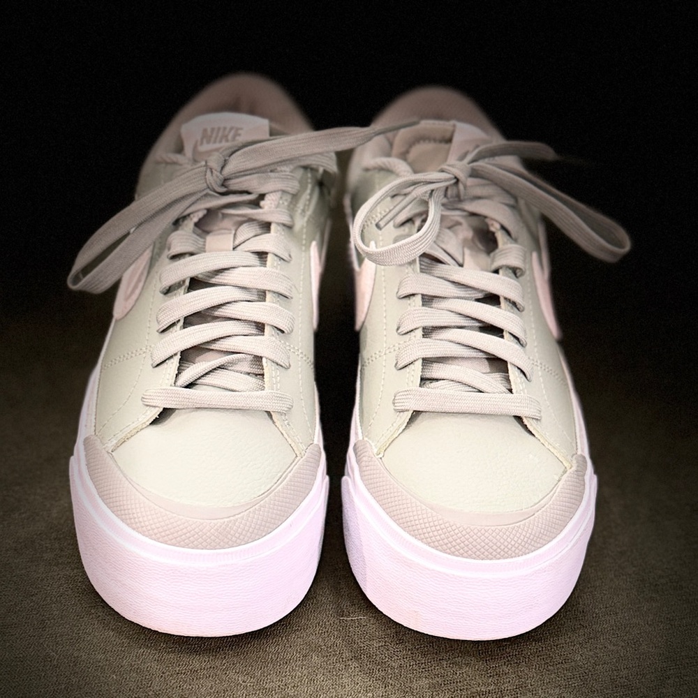 Nike Women's Court Legacy Lift